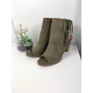 Beautiful Charlotte Rouse Shoes Size 8